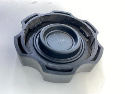 2013-2018 Hyundai Santa Fe Sport Brake Fluid Master Cylinder Cap Reservoir OEM