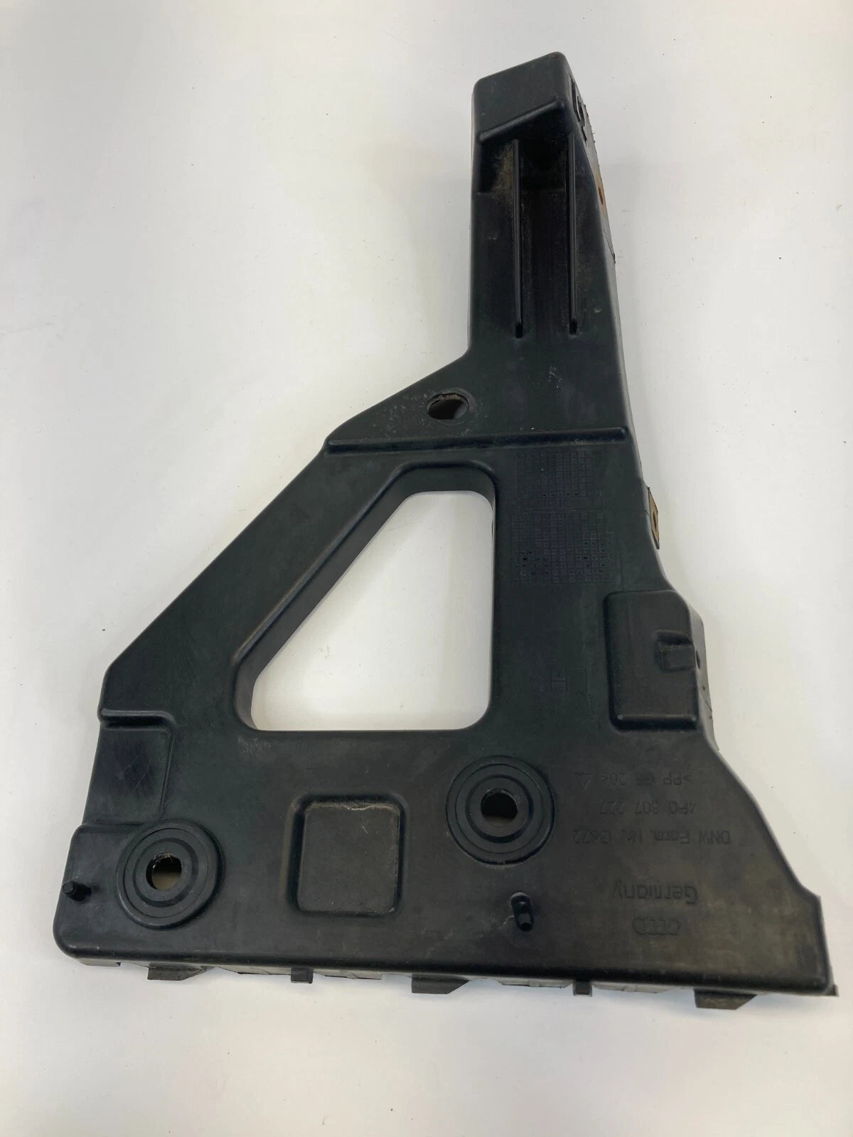 2006-2010 AUDI A6 QUATTRO FRONT LEFT BUMPER BRACKET SUPPORT GUIDE 4F0-807-227