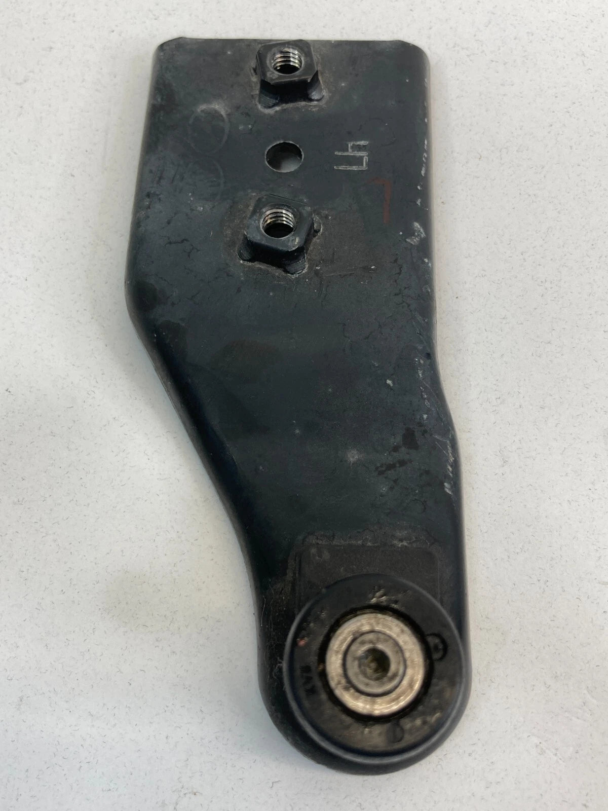 2006-2014 KIA SEDONA REAR LEFT SLIDING DOOR LOWER STRIKER HOLDER ROLLER OEM