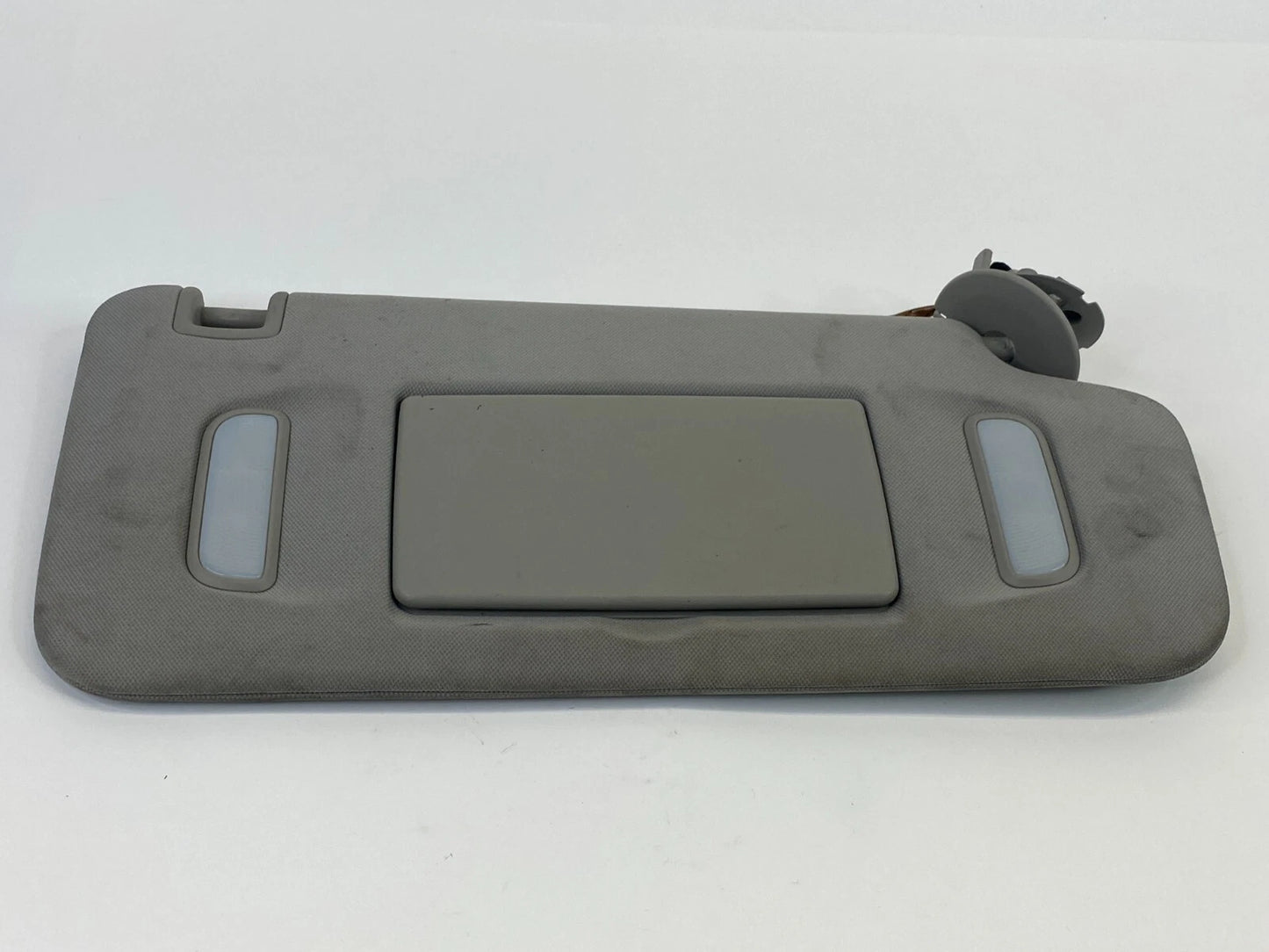 09-17 CHEVY TRAVERSE 08-17 BUICK ENCLAVE RIGHT PASSENGER SUNVISOR SUN VISOR GRAY