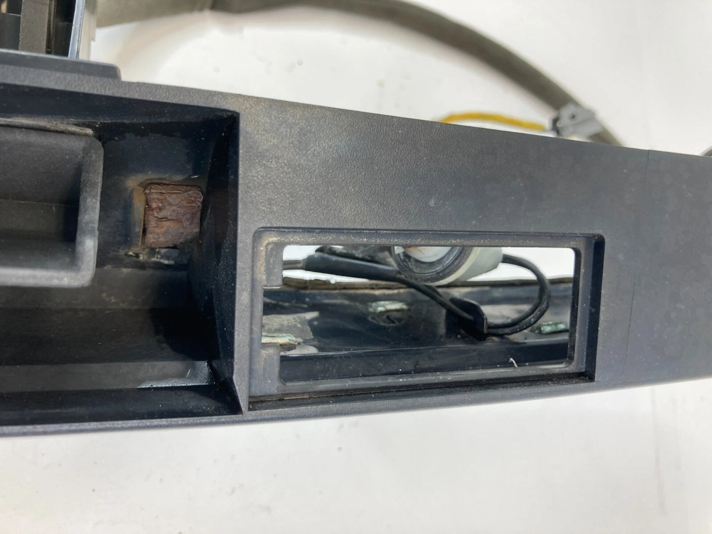 2008-2010 CHRYSLER TOWN & COUNTRY REAR LIFTGATE HANDLE MOLDING TRIM 05109538AC