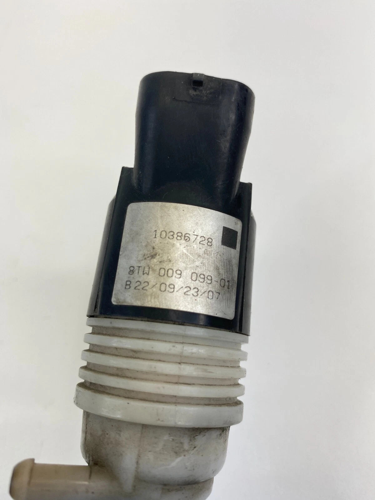 2005-2009 CHEVROLET TRAILBLAZER REAR WINDOW WASHER FLUID PUMP 10386728 OEM