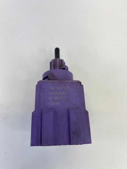 01-08 Volkswagen Jetta Brake Pedal Light Stop Lamp Sensor Switch 1J0-945-511-D