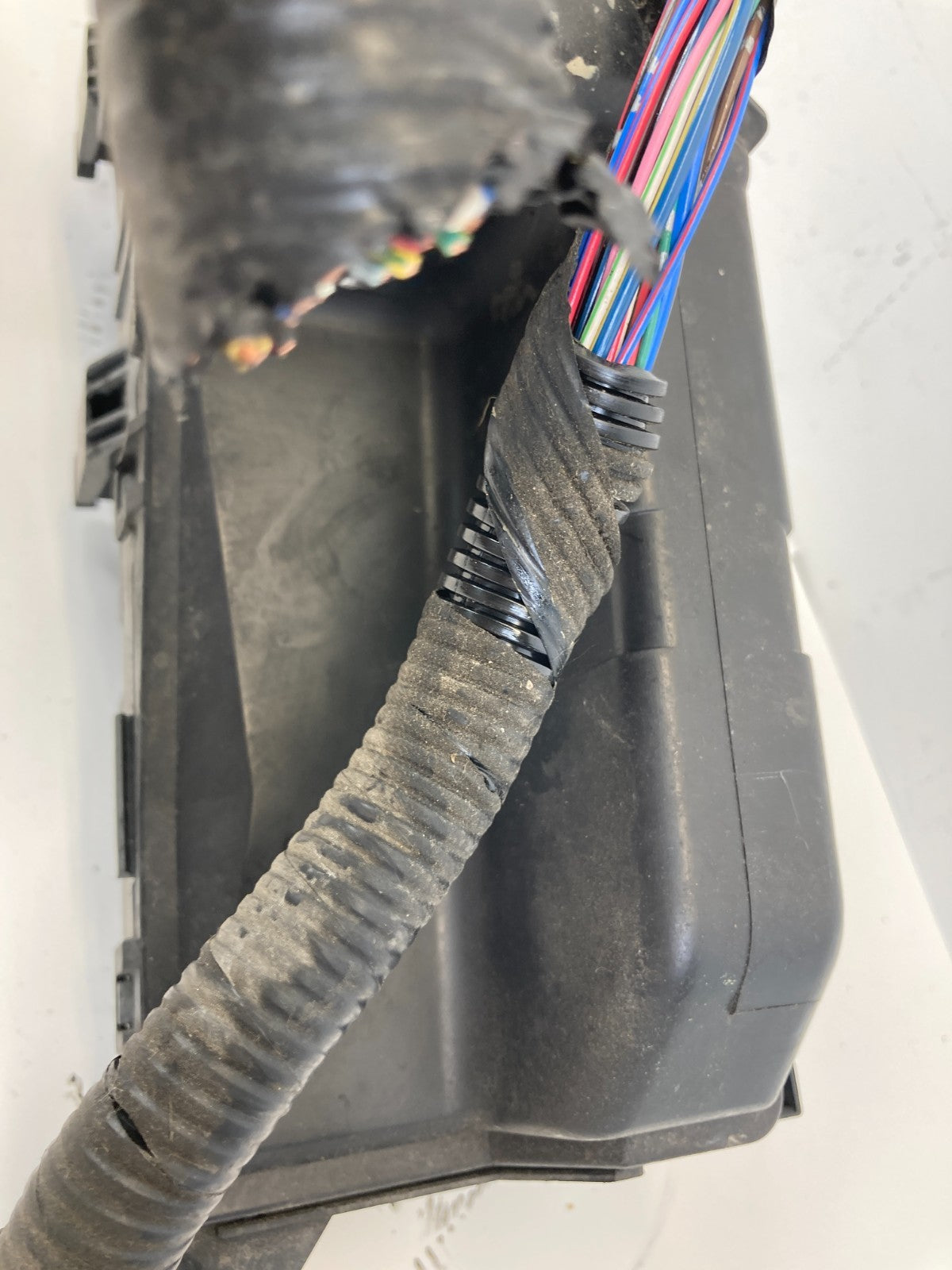 2005-2007 Honda Odyssey 3.5L V6 Engine Fuse Box Compartment Relay Junction Block