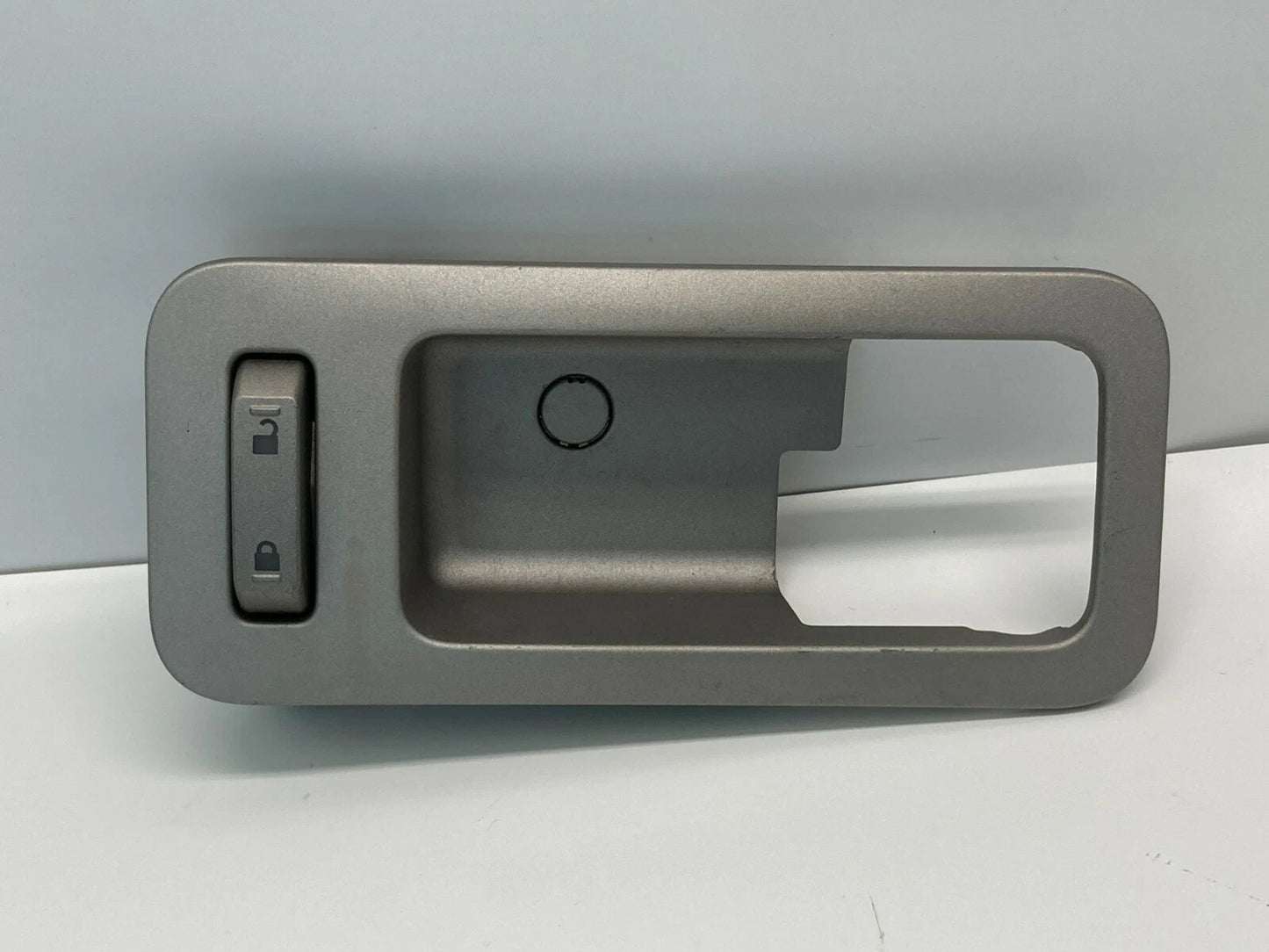 06 LINCOLN ZEPHYR FRONT RIGHT SIDE INNER DOOR HANDLE BEZEL TRIM 6H63-5422620-AEW