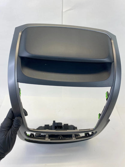 20014 2015 KIA SORENTO CENTER DASH RADIO & CLIMATE CONTROL TRIM BEZEL W/ CLOCK