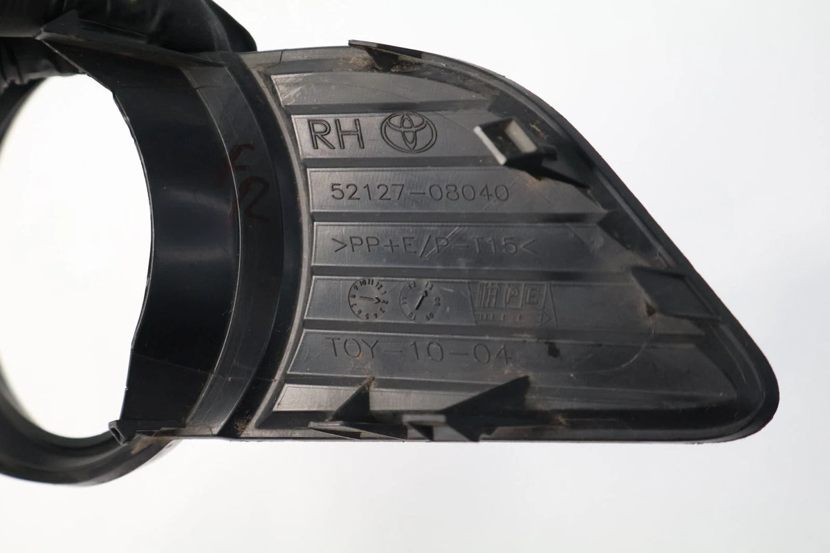 2011-2017 TOYOTA SIENNA FRONT RIGHT FOG LAMP LIGHT TRIM HOLE COVER 52127-08040