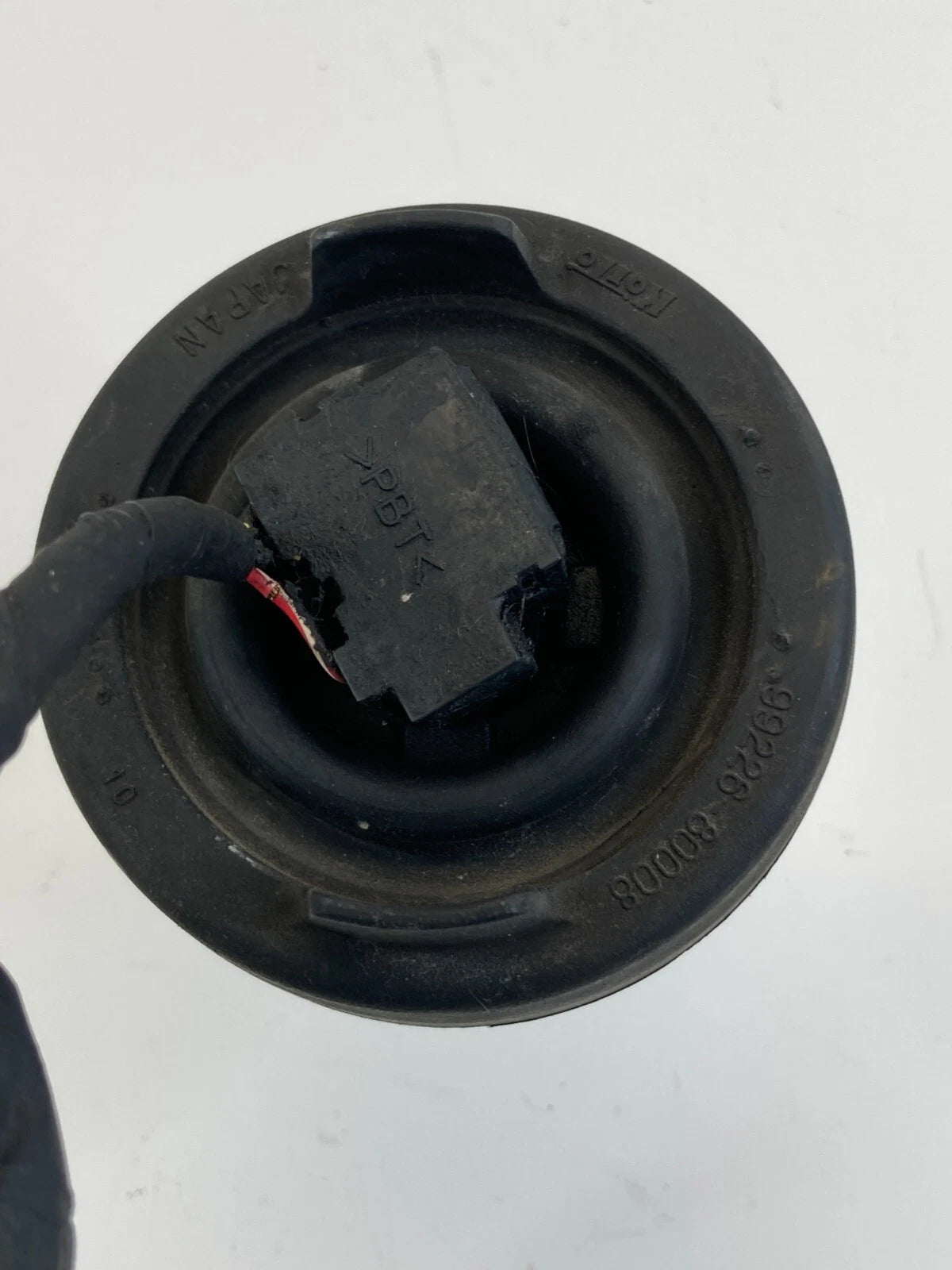 2000-2004 NISSAN PATHFINDER RIGHT SIDE SOCKET HEADLAMP BULB & RETAINER ASSY OEM