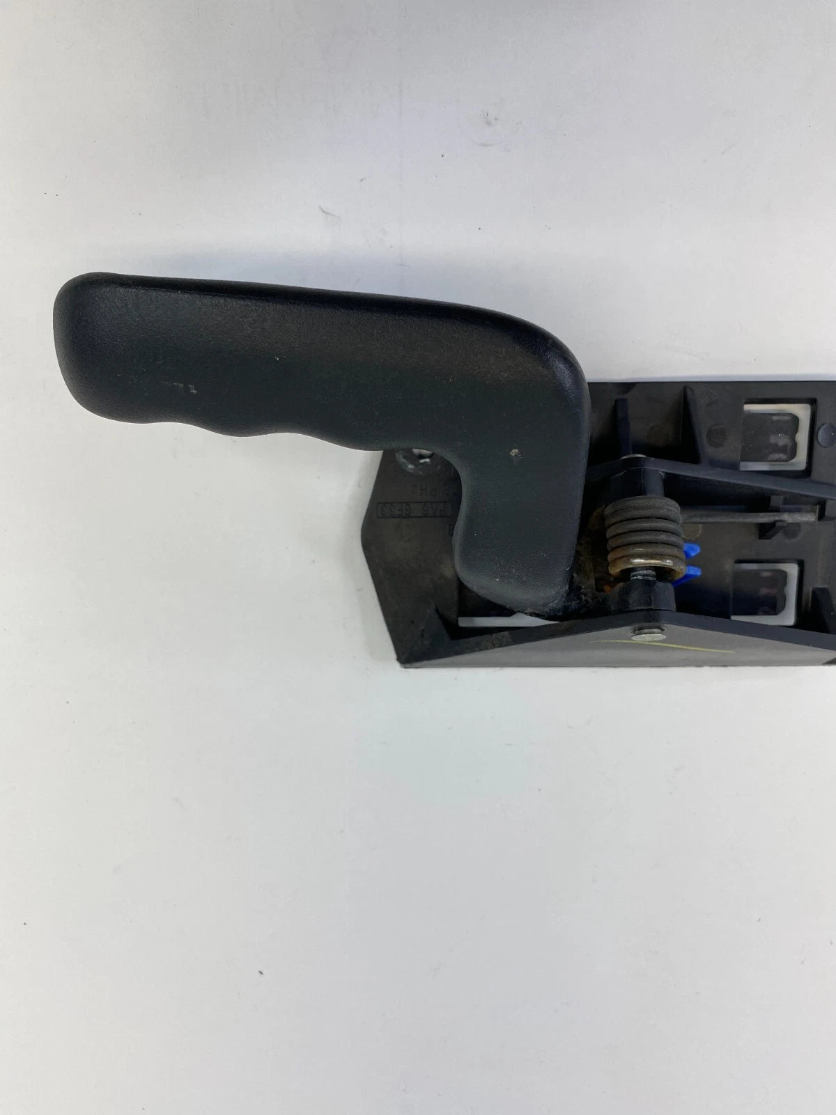 2000-2006 GMC YUKON FRONT RIGHT PASSENGER SIDE INTERIOR INNER DOOR HANDLE OEM