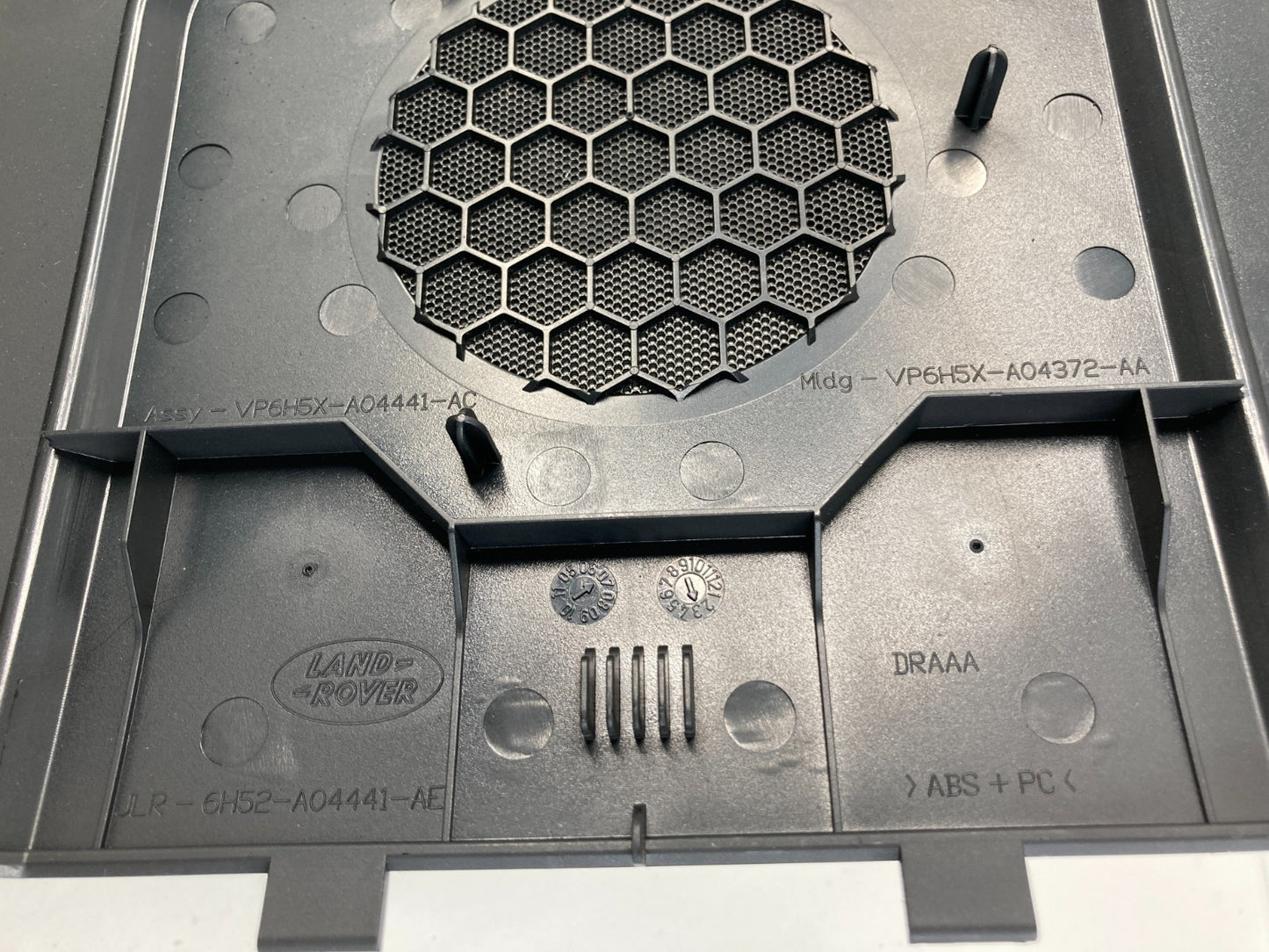 2008-2015 Land Rover LR2 Center Dash Speaker Cover Bezel Trim 6H52-A04441-AE OEM