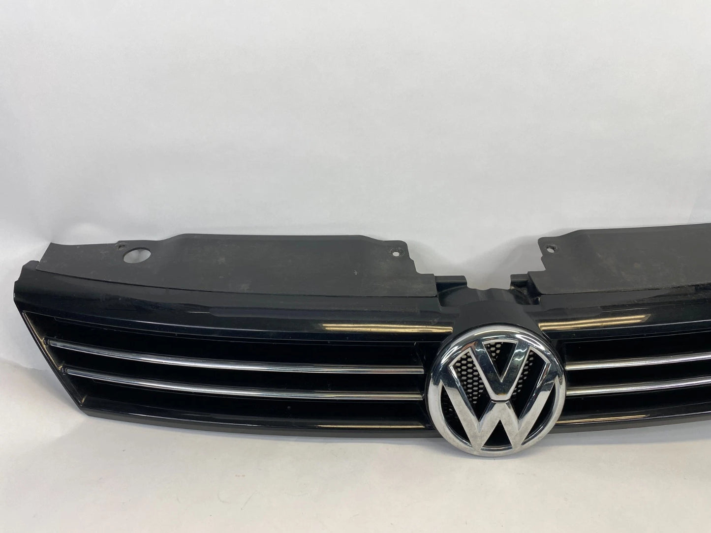2011-2014 VOLKSWAGEN JETTA FRONT BUMPER UPPER GRILL GRILLE 5C6-853-653