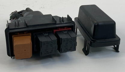 2013 13 Buick Regal 2.0L L4 Engine Compartment Small Fuse Relay Box OEM