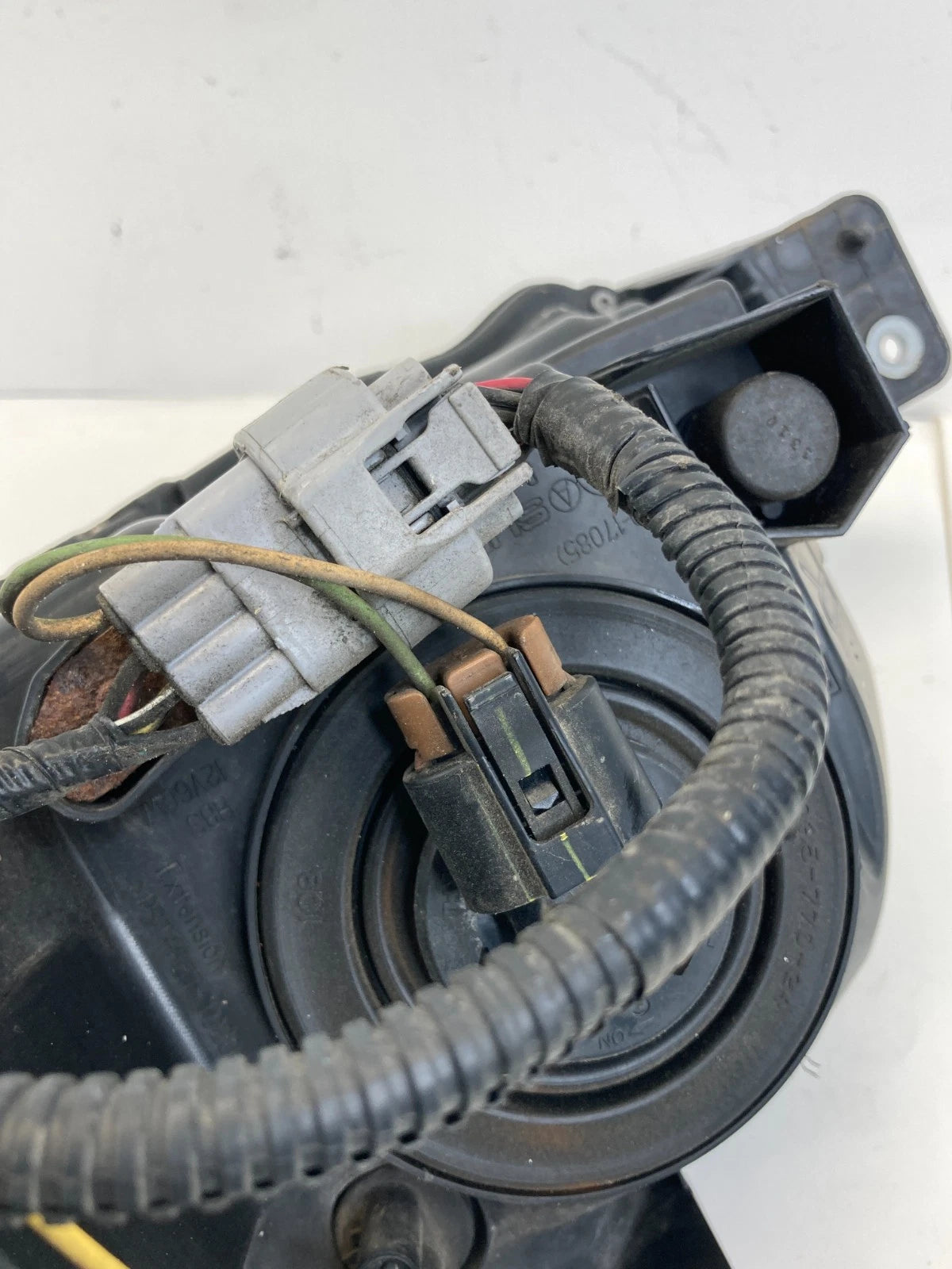 2010 SUBARU OUTBACK FRONT PASSENGER RIGHT SIDE HEADLIGHT LAMP ASSEMBLY OEM