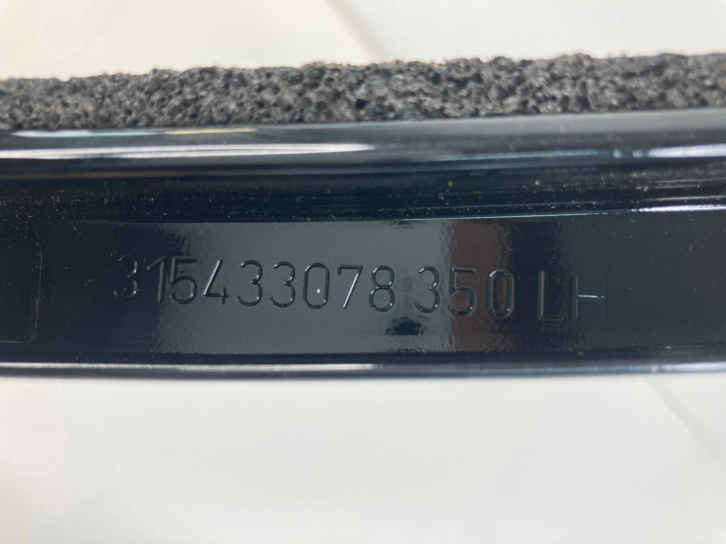 11-17 BUICK REGAL REAR LEFT SIDE DOOR B-PILLAR EXTERIOR MOLDING TRIM 315433078