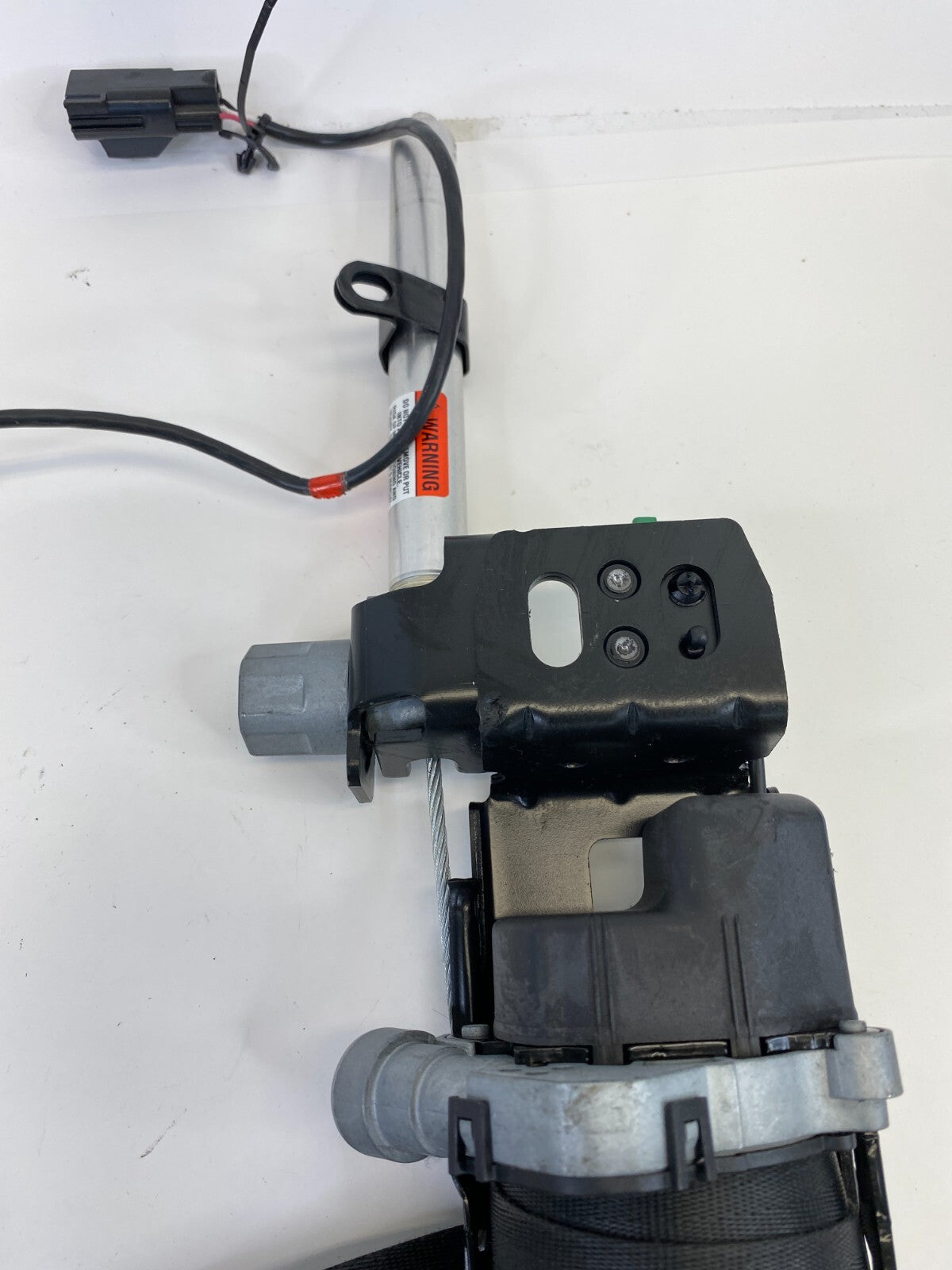 2001-2004 Volvo S40 Front Right Passenger Side Seat Belt Retractor Assy OEM