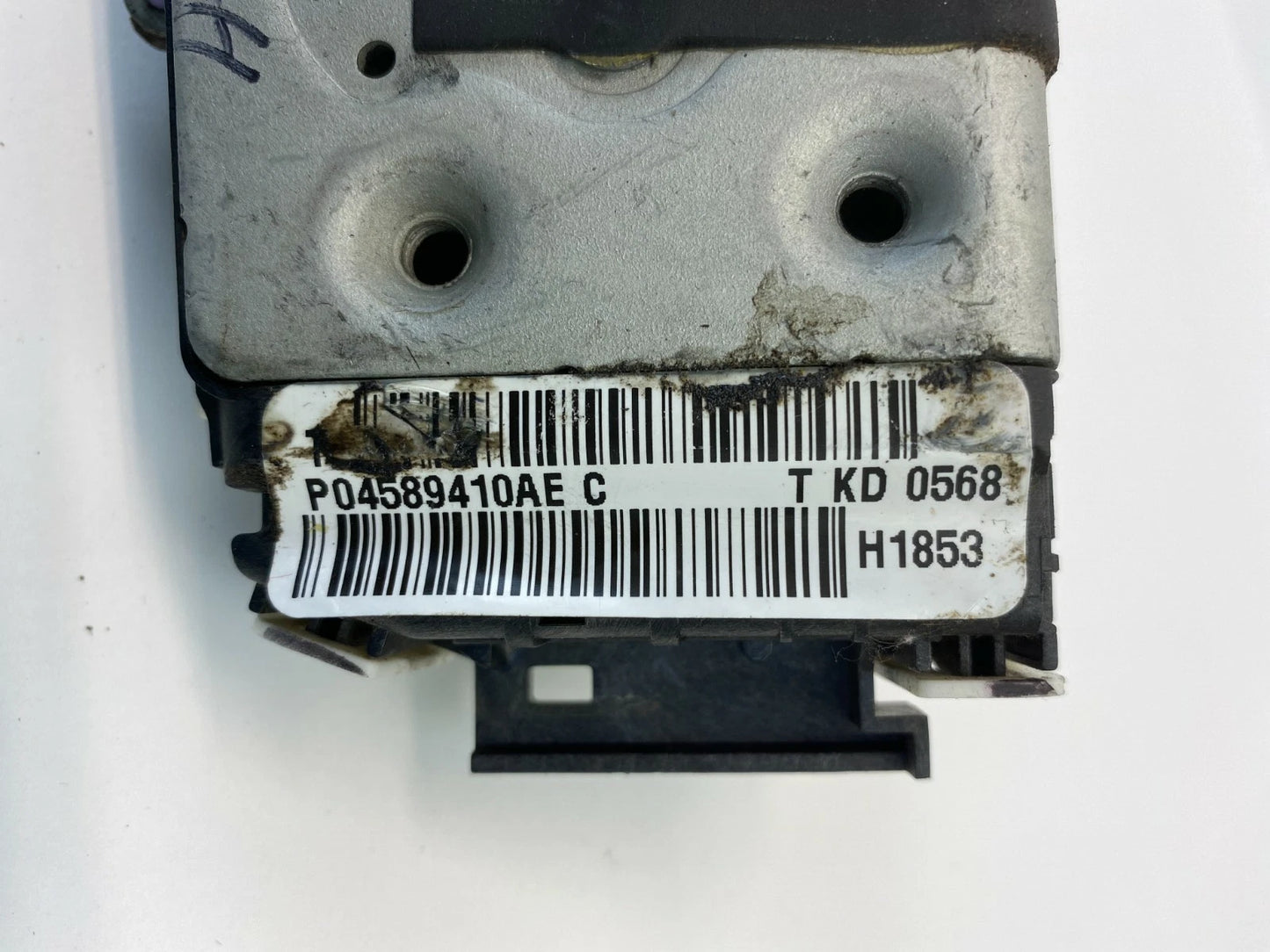 07-09 CALIBER 07-10 COMPASS PATRIOT FRONT RIGHT DOOR LOCK LATCH 04589410AE OEM