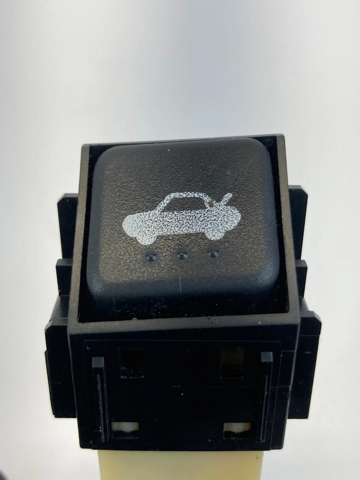 2003-2008 MAZDA6 MAZDA 6 SEDAN TRUNK LID RELEASE OPEN BUTTON SWITCH 15A489