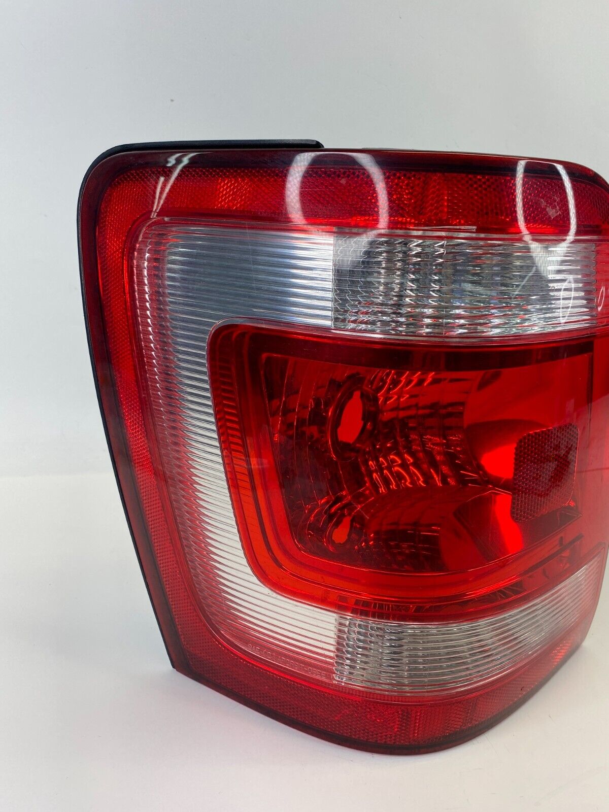 08-12 Ford Escape Rear Left Side Tail Light Taillight Taillamp 8L84-13B505-A OEM