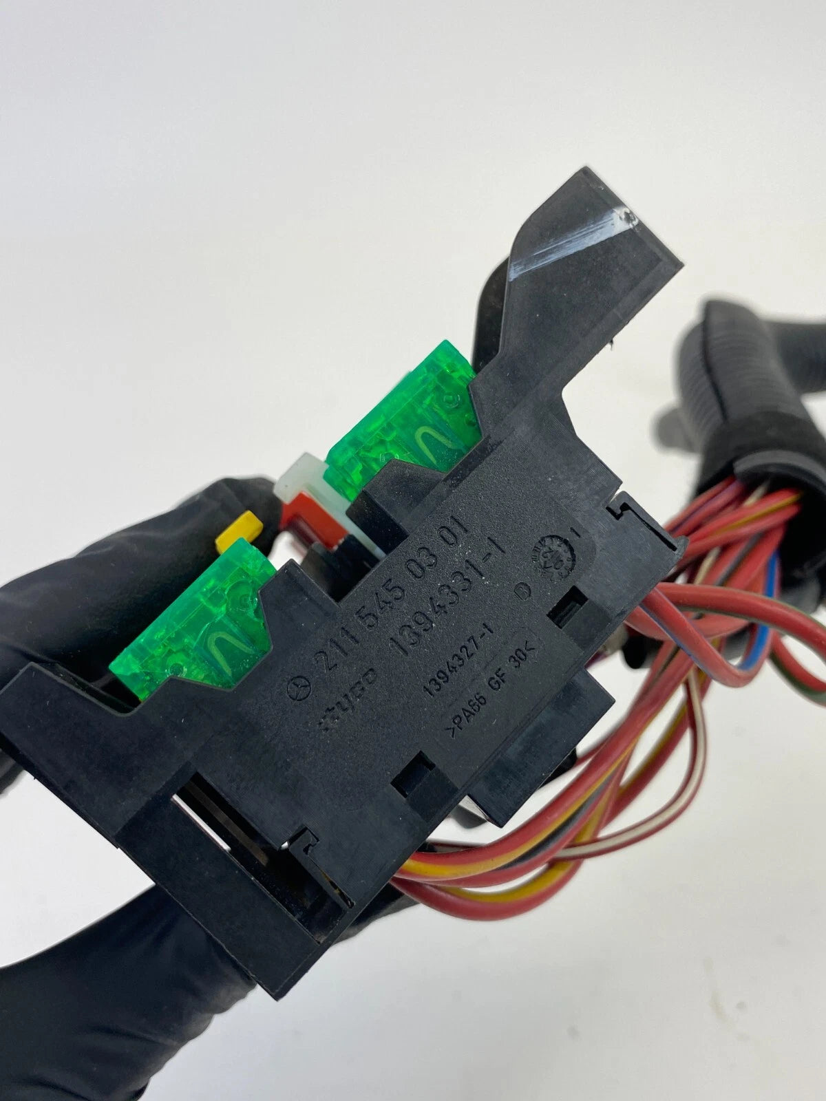 03-06 MERCEDES-BENZ E500 FRONT LEFT SIDE DASH FUSE BOX INTERIOR 2115450301 OEM