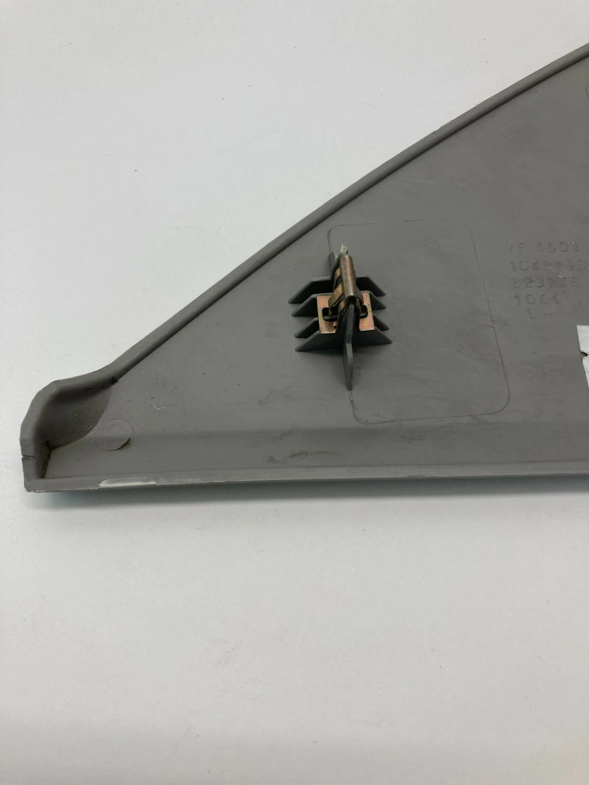 02-07 BUICK RENDEZVOUS FRONT DRIVER SIDE DASH FUSE RELAY PANEL COVER 10421908