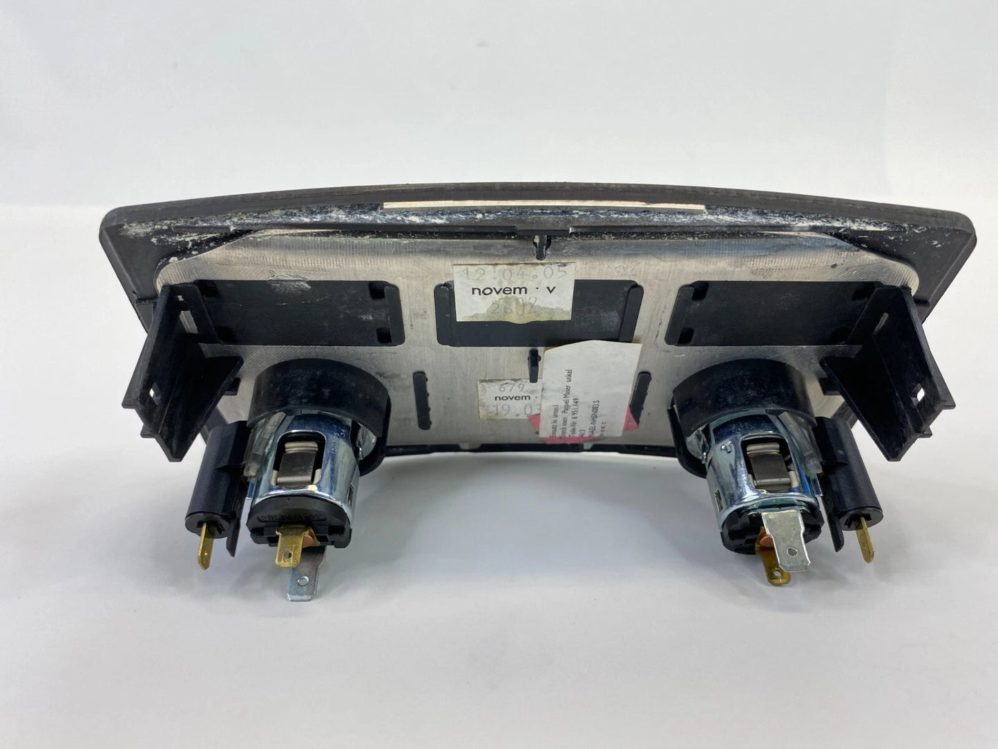 04-07 BMW 530I 525I REAR CENTER CONSOLE POWER OUTLET LIGHTER SOCKET 6-951-149