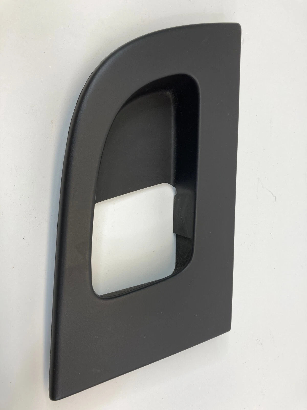 2003-2006 FORD EXPEDITION REAR LEFT INNER DOOR HANDLE COVER BEZEL 2L1X-78275A19