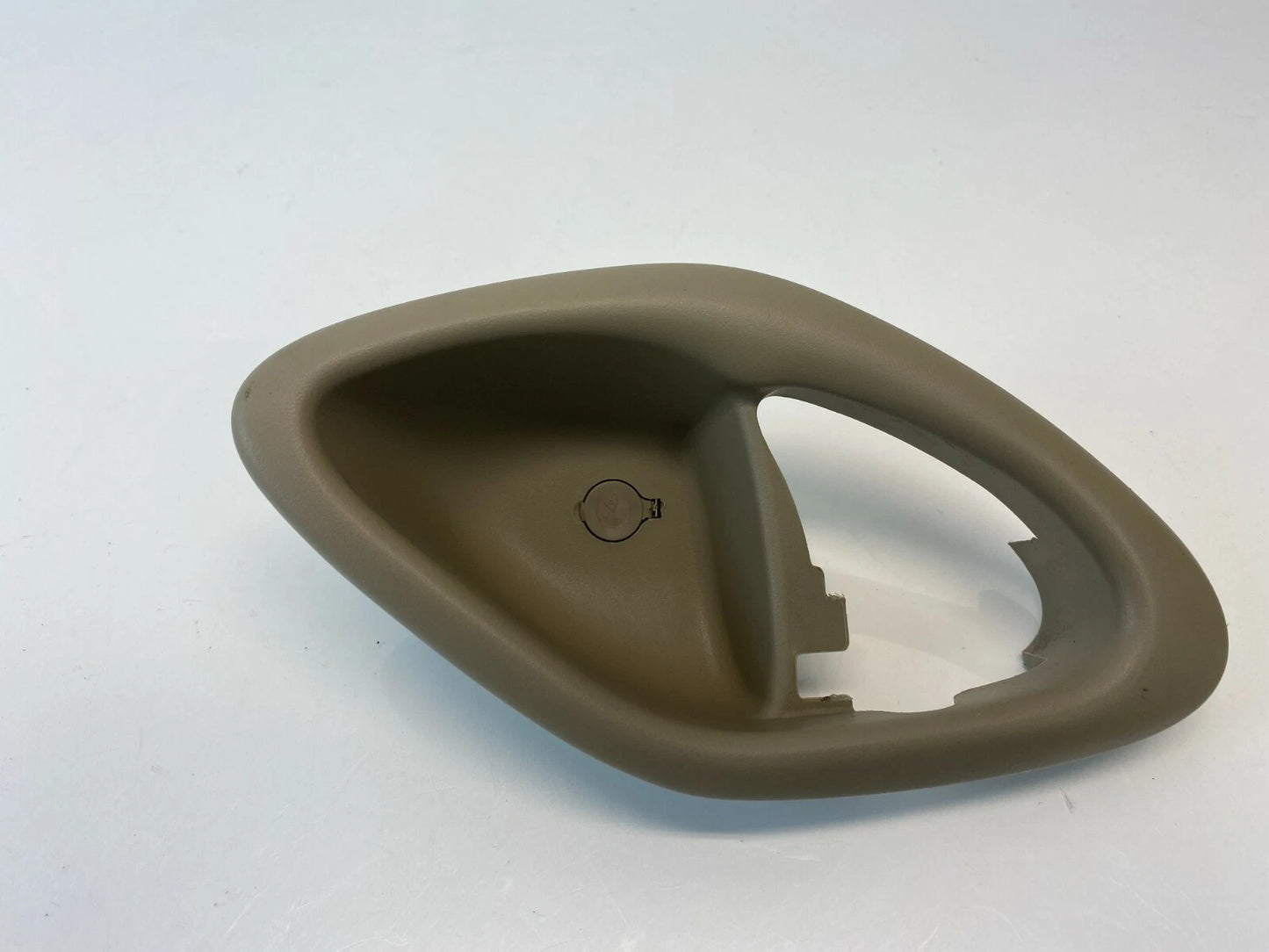 2005-2007 MERCURY MARINER FRONT RIGHT PASSENGER INNER DOOR HANDLE COVER BEZEL