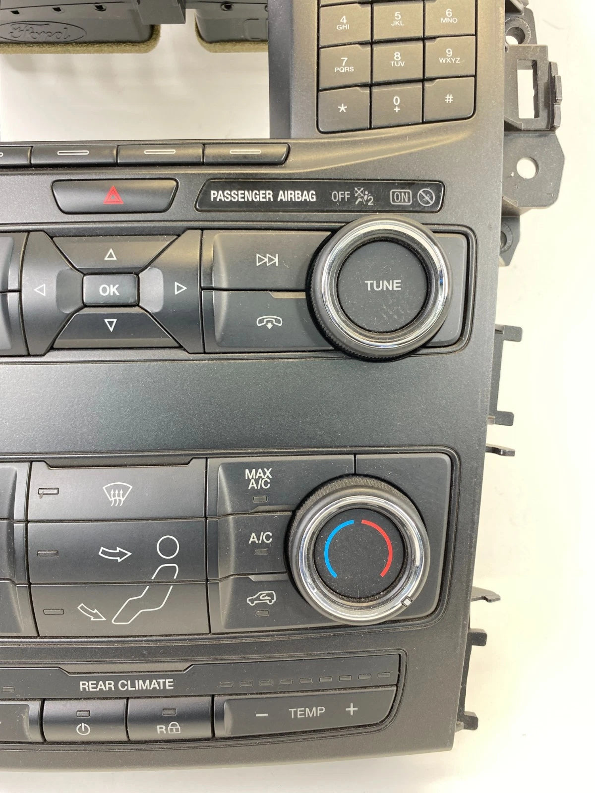 18 19 FORD EXPLORER RADIO & CLIMATE CONTROL TRIM BEZEL W/AIR VENT JB5T-18A802-LB