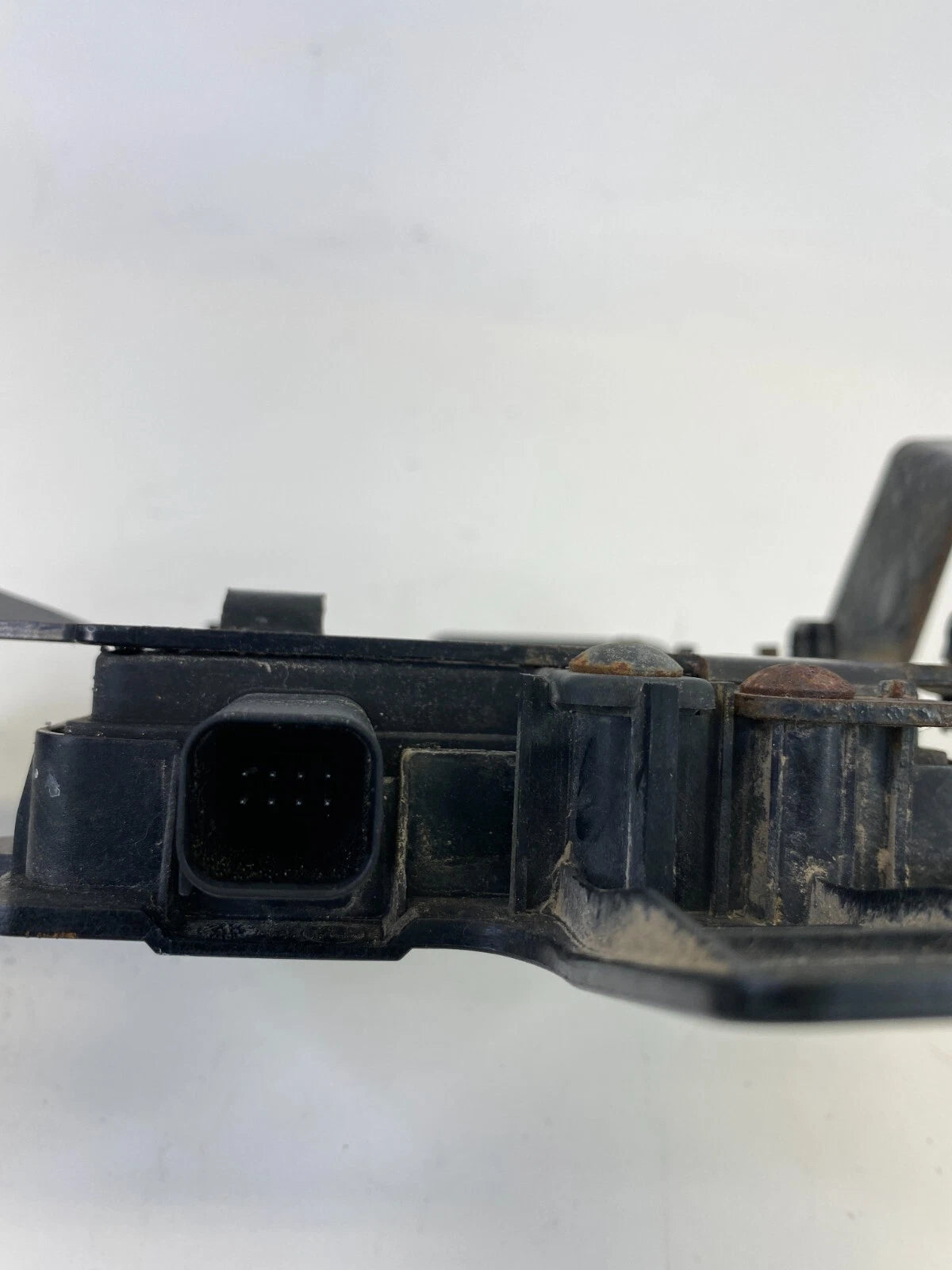 2013-2016 HYUNDAI SANTA FE RR BLIND SPOT DETECTION CONTROL MODULE 95821B8000 OEM