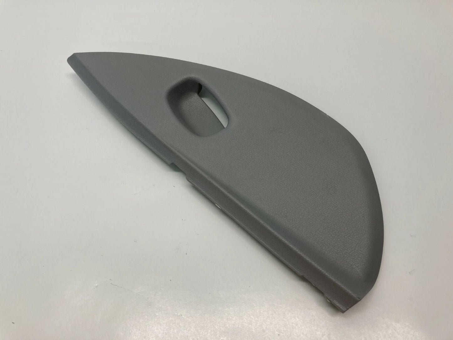 06-08 HYUNDAI SONATA RIGHT PASSENGER SIDE DASH END CAP TRIM COVER 847673K100 OEM