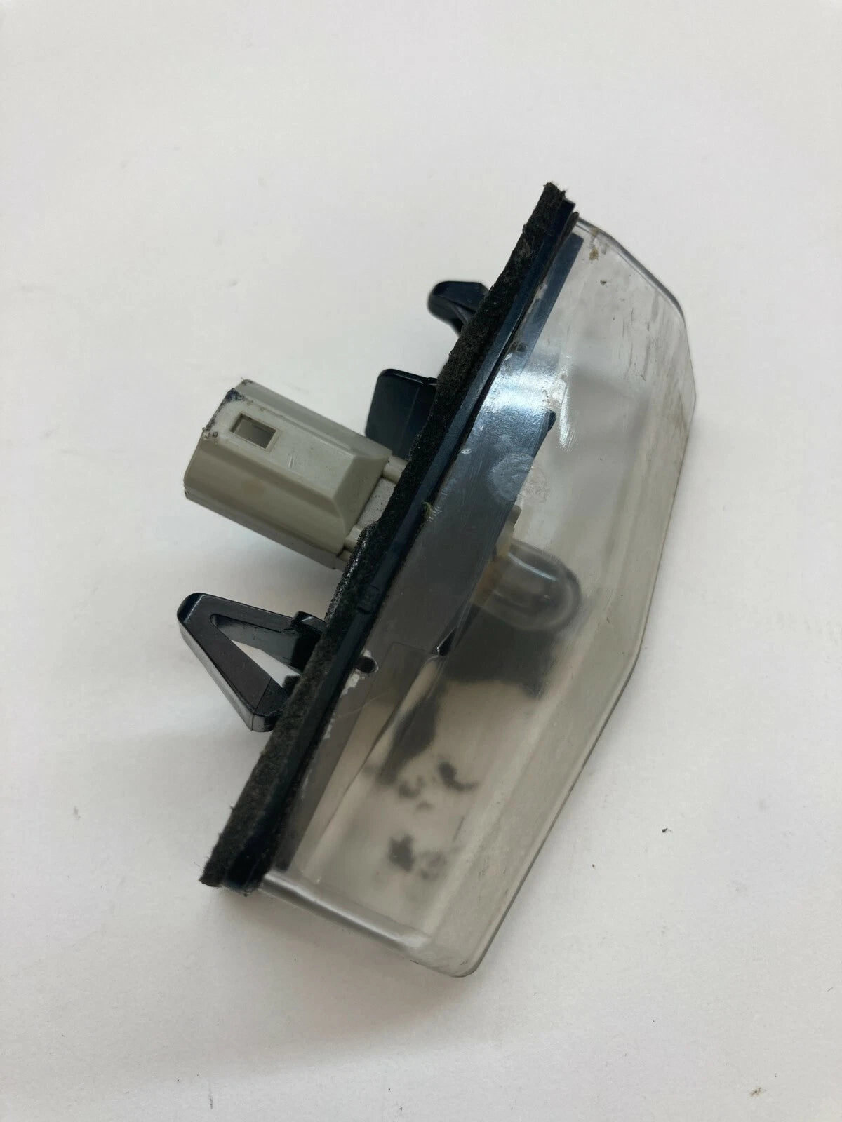 2005 2006 2007 SCION TC REAR LICENSE PLATE LIGHT LAMP ASSEMBLY A045053 OEM