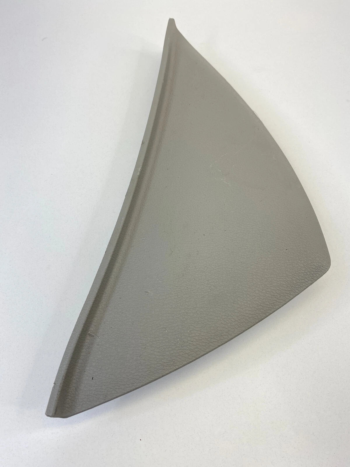 15-17 HYUNDAI SONATA RIGHT PASSENGER SIDE DASH END CAP COVER TRIM 84785-C2000
