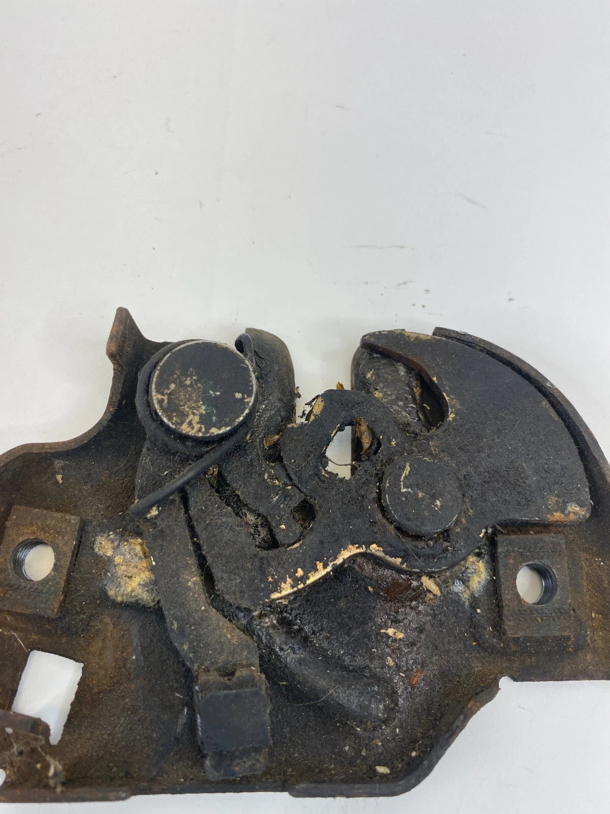 1999 2000 CADILLAC ESCALADE 92-00 GMC YUKON PRIMARY HOOD LOCK LATCH ASSEMBLY