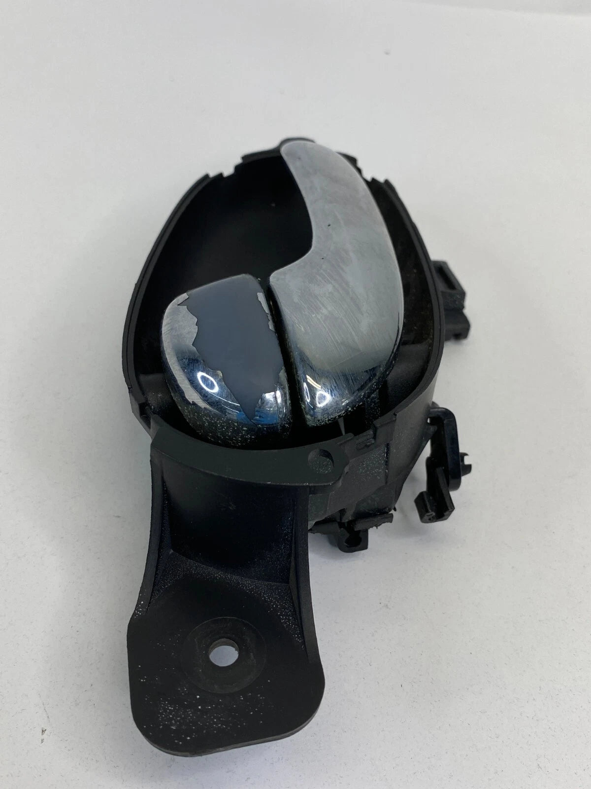 02-09 GMC ENVOY REAR LEFT BACK DRIVER SIDE INNER INTERIOR DOOR HANDLE 107502LH