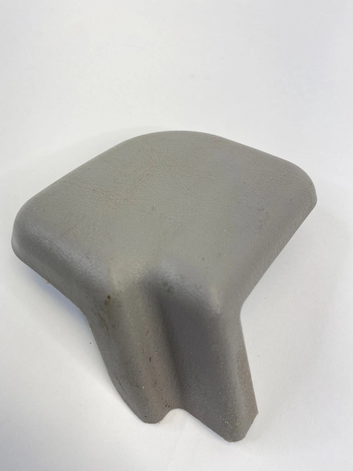 01 02 03 04 TOYOTA SEQUOIA FRONT LEFT TRACK END COVER TRIM 72137-0C130 OEM