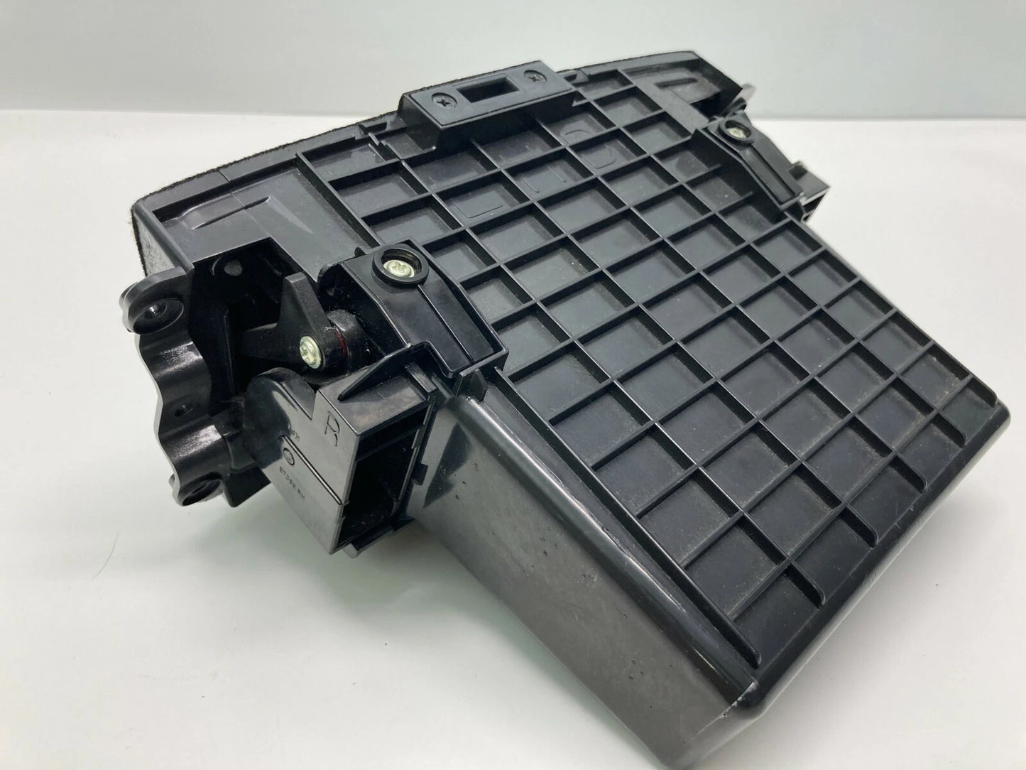06-10 HYUNDAI AZERA CENTER DASH ASHTRAY ASH TRAY COMPARTMENT 84745-3L100 OEM