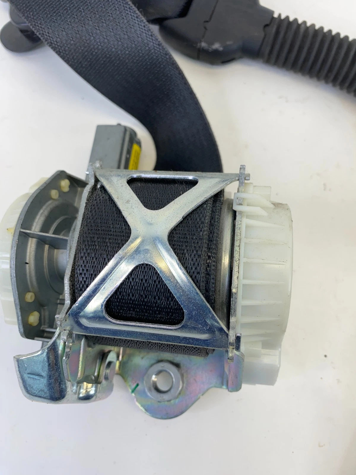 2016-2019 FORD EXPLORER INTERCEPTOR UTILITY FRONT LEFT SEAT BELT RETRACTOR ASSY