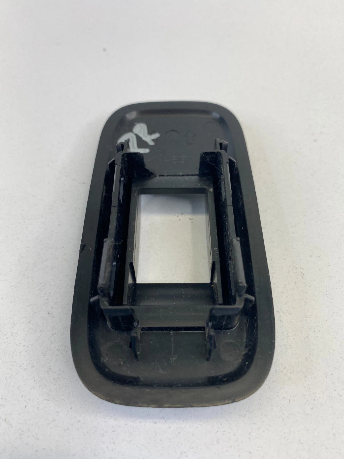 2005-2008 SAAB 9-7X REAR RIGHT SIDE WINDOW SWITCH TRIM BEZEL 800983 OEM
