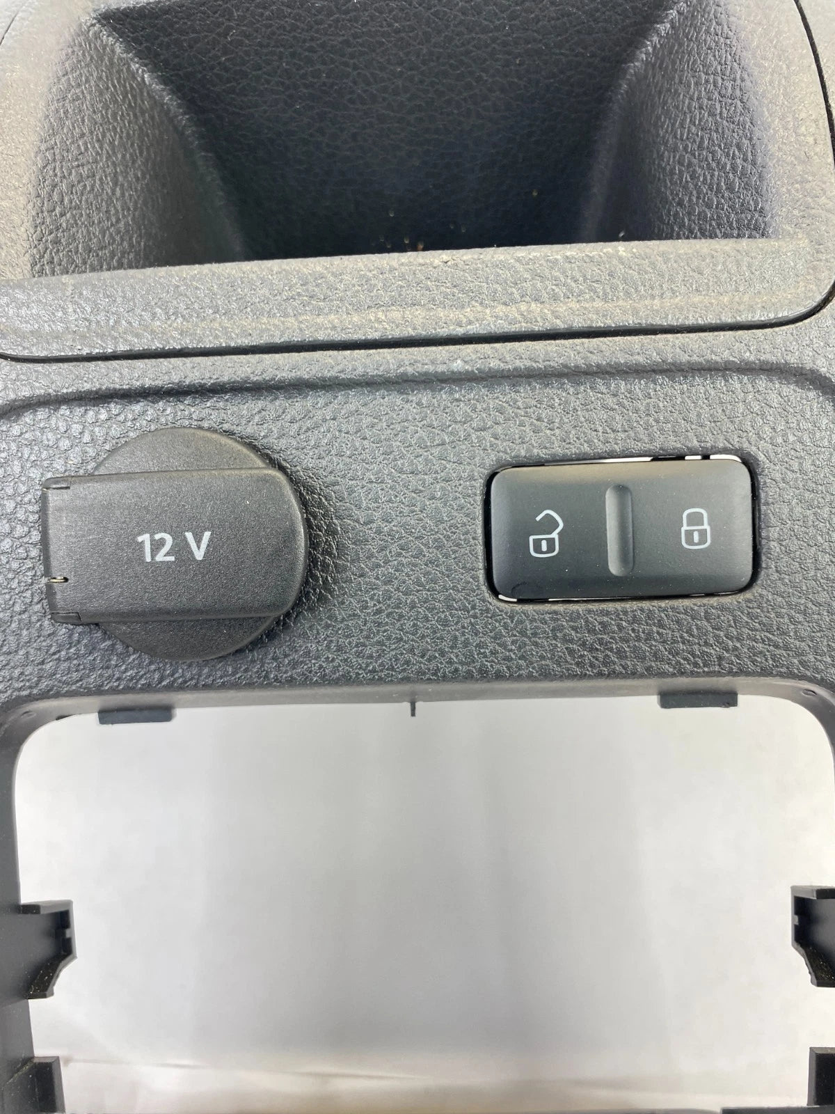 2011-2018 VOLKSWAGEN JETTA SEDAN REAR CENTER CONSOLE TRIM BEZEL 5C6864298 OEM