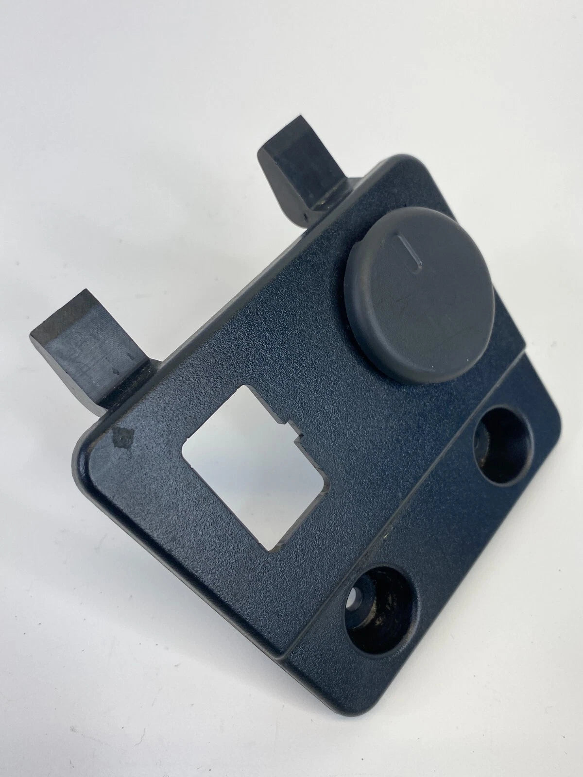 2012-2015 CHEVROLET CAPTIVA SPORT CENTER CONSOLE AUX INPUT LIGHTER 20880527 OEM