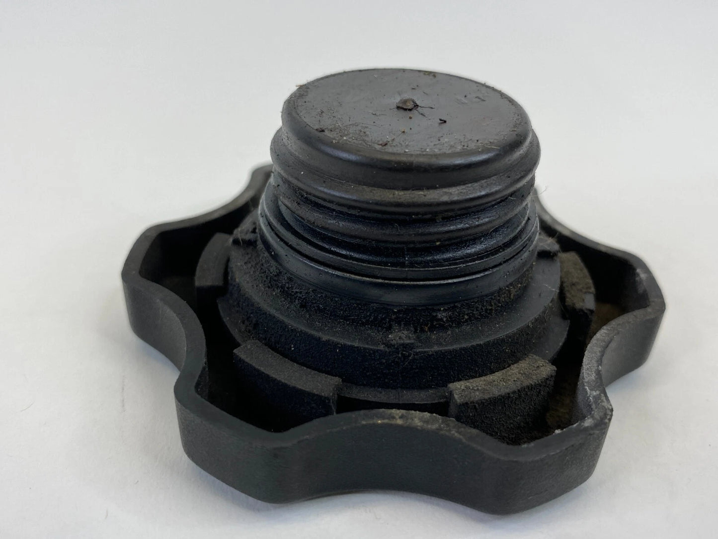 2004 04 DODGE CARAVAN 3.3L V6 A/T ENGINE OIL FILLER FLUID TANK CAP COVER OEM