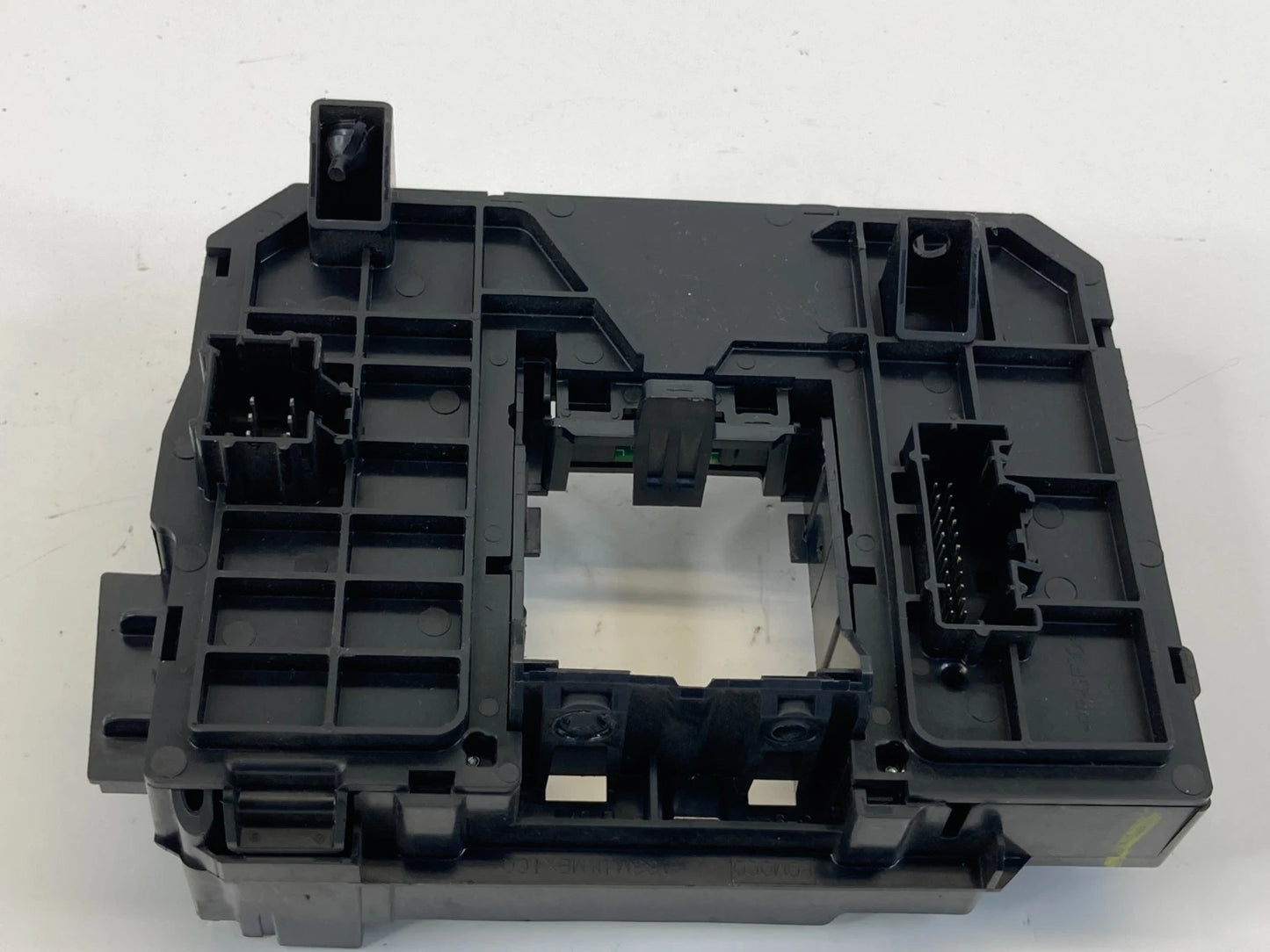 2013-2015 FORD TAURUS POLICE INTERCEPTOR SEDAN STEERING COLUMN HOUSING BRACKET