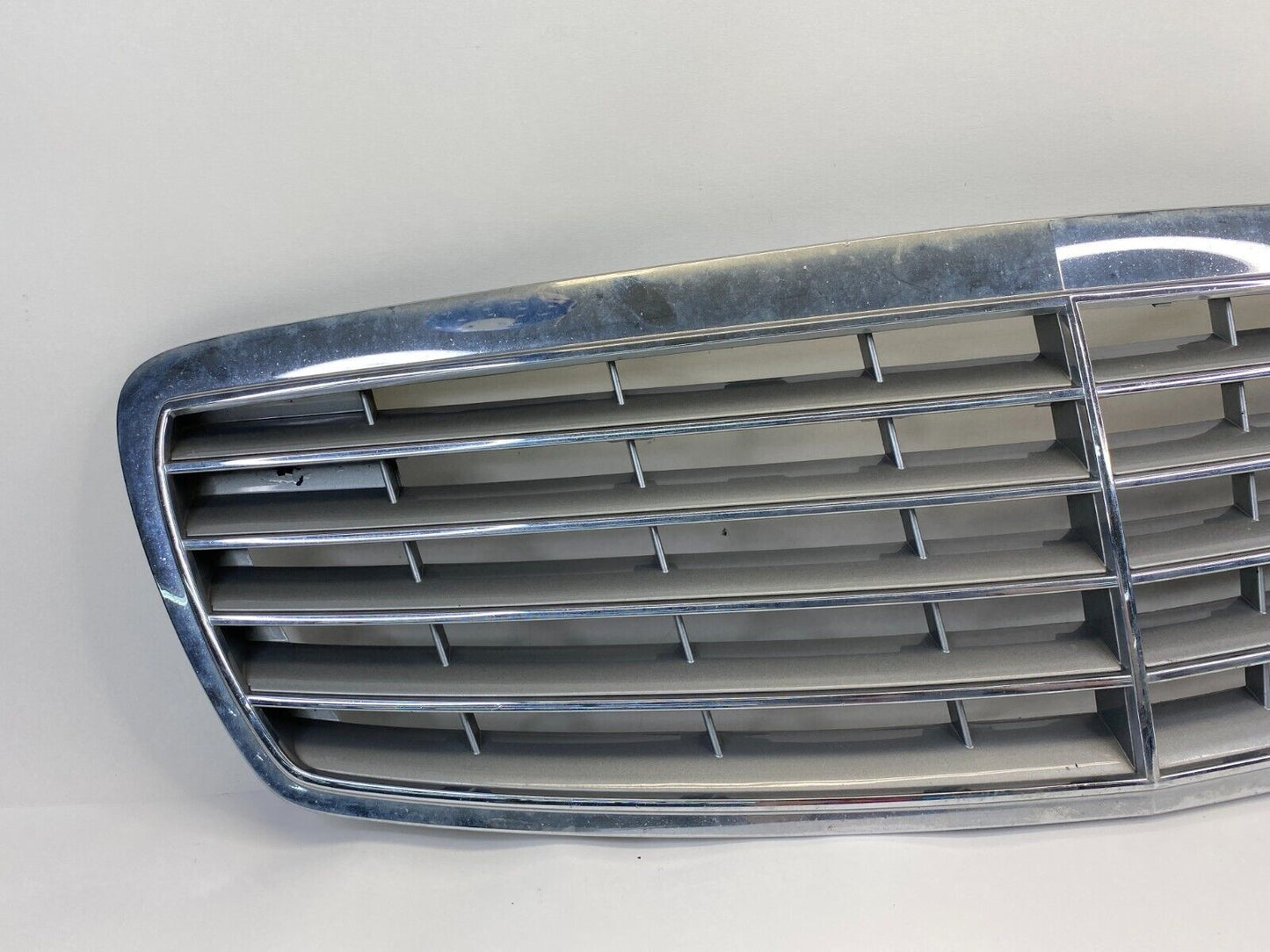 03 04 05 06 Mercedes-Benz E320 Front Hood Upper Grill Grille A2118800383 OEM