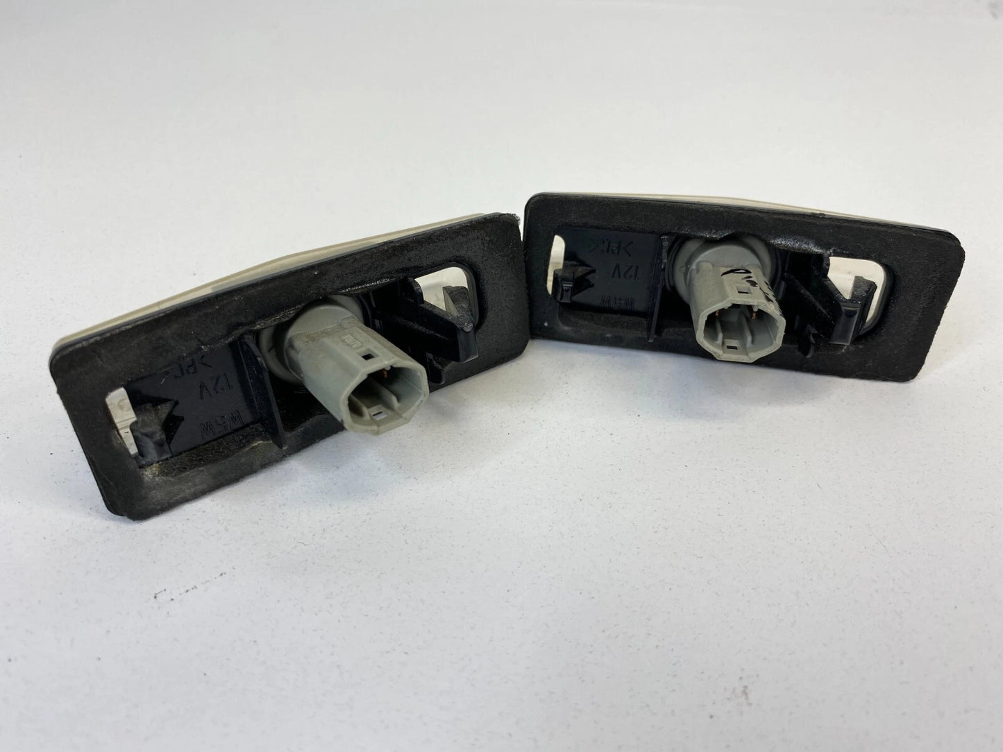 2004-2015 TOYOTA PRIUS REAR TRUNK LEFT RIGHT LICENSE PLATE LIGHT LAMP PAIR SET