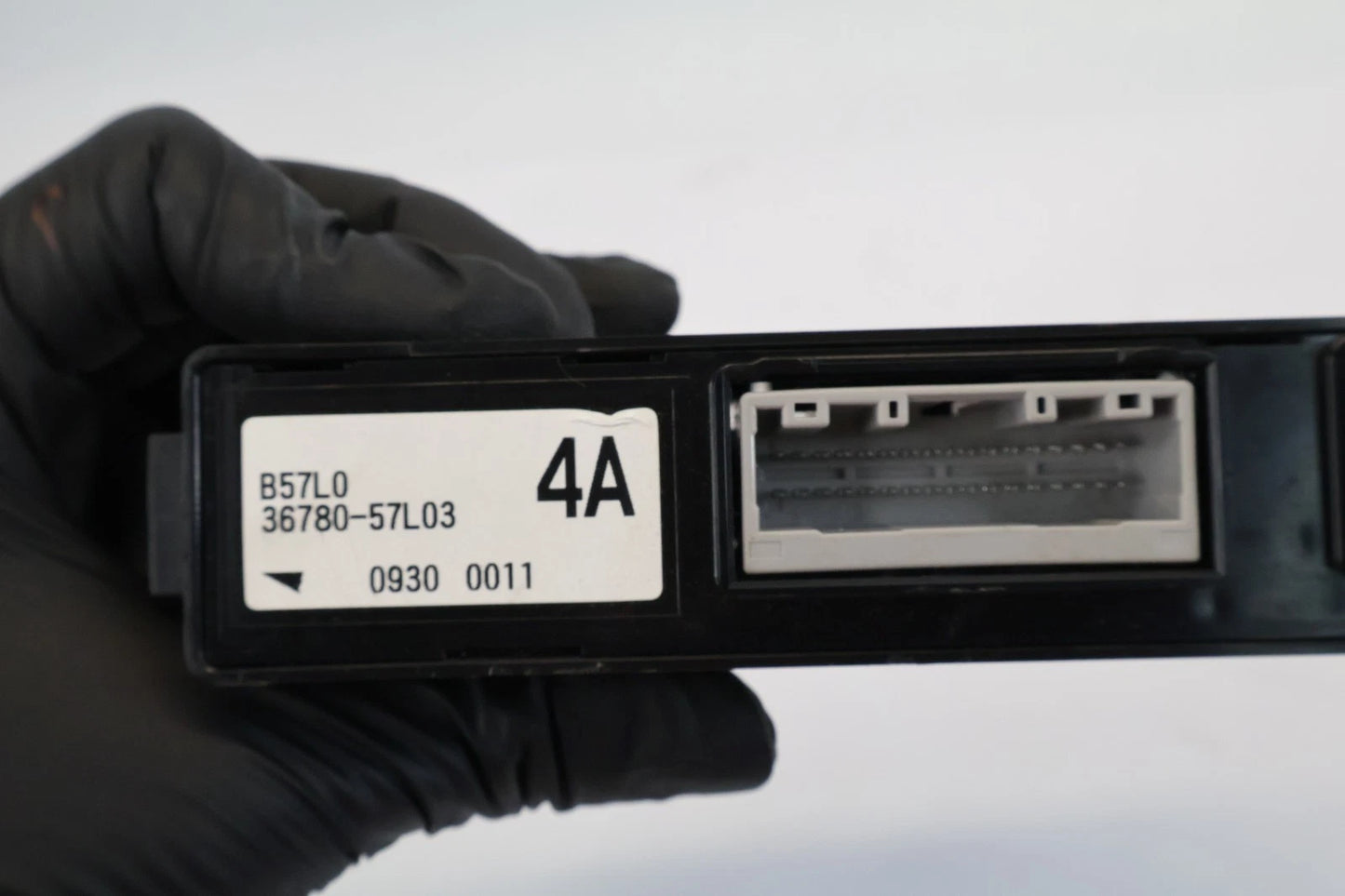 2010-2013 SUZUKI KIZASHI BODY CONTROL MODULE COMPUTER UNIT BCM BCU 36780-57L03