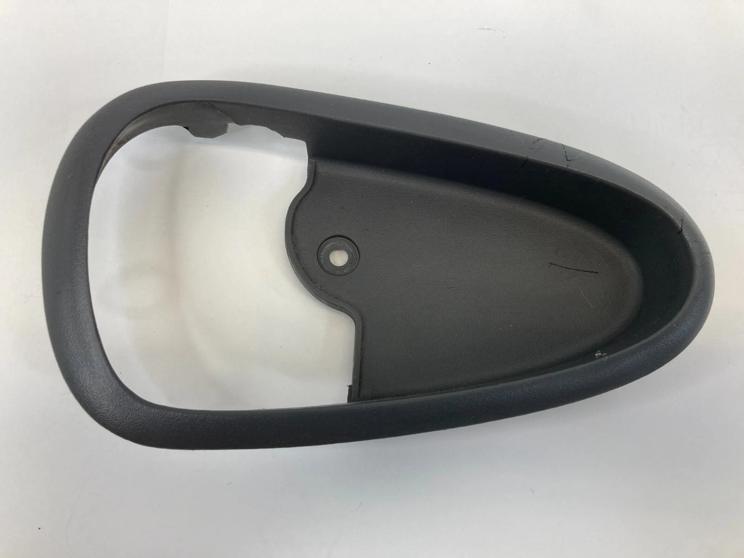 99-05 PONTIAC GRAND AM SEDAN REAR LEFT INNER DOOR HANDLE COVER BEZEL 22617661
