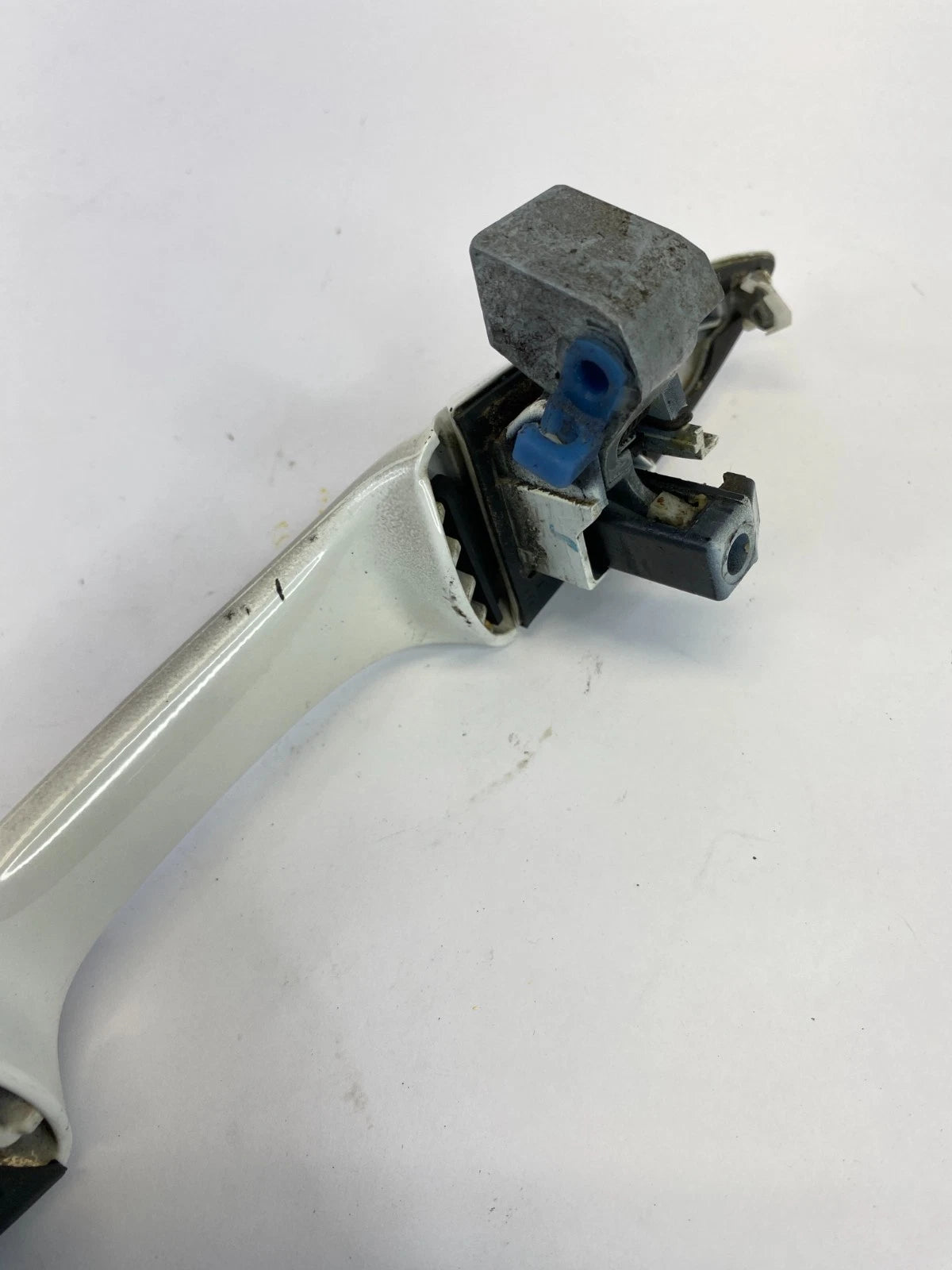 2005-2010 HONDA ODYSSEY FRONT RIGHT SIDE EXTERIOR DOOR HANDLE ASSEMBLY WHITE OEM