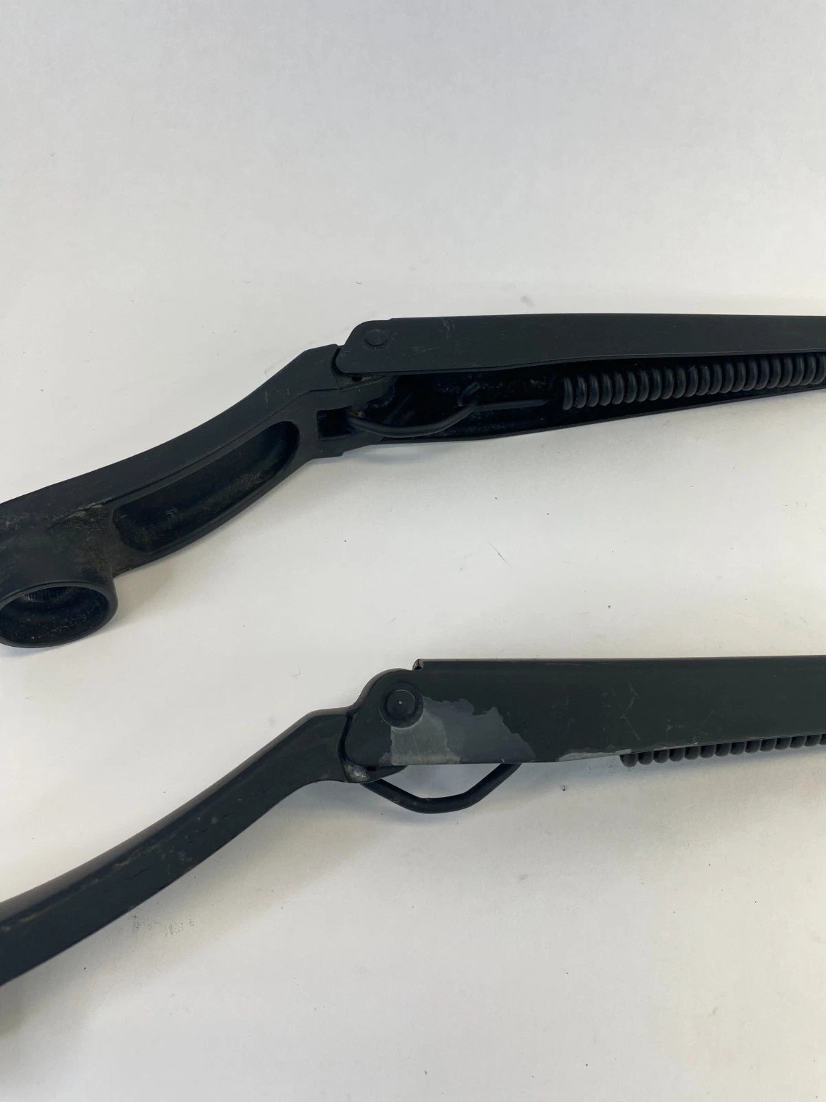 2010-2013 KIA FORTE FRONT LEFT AND RIGHT WINDSHIELD WIPER ARM SET 97791-KWB OEM