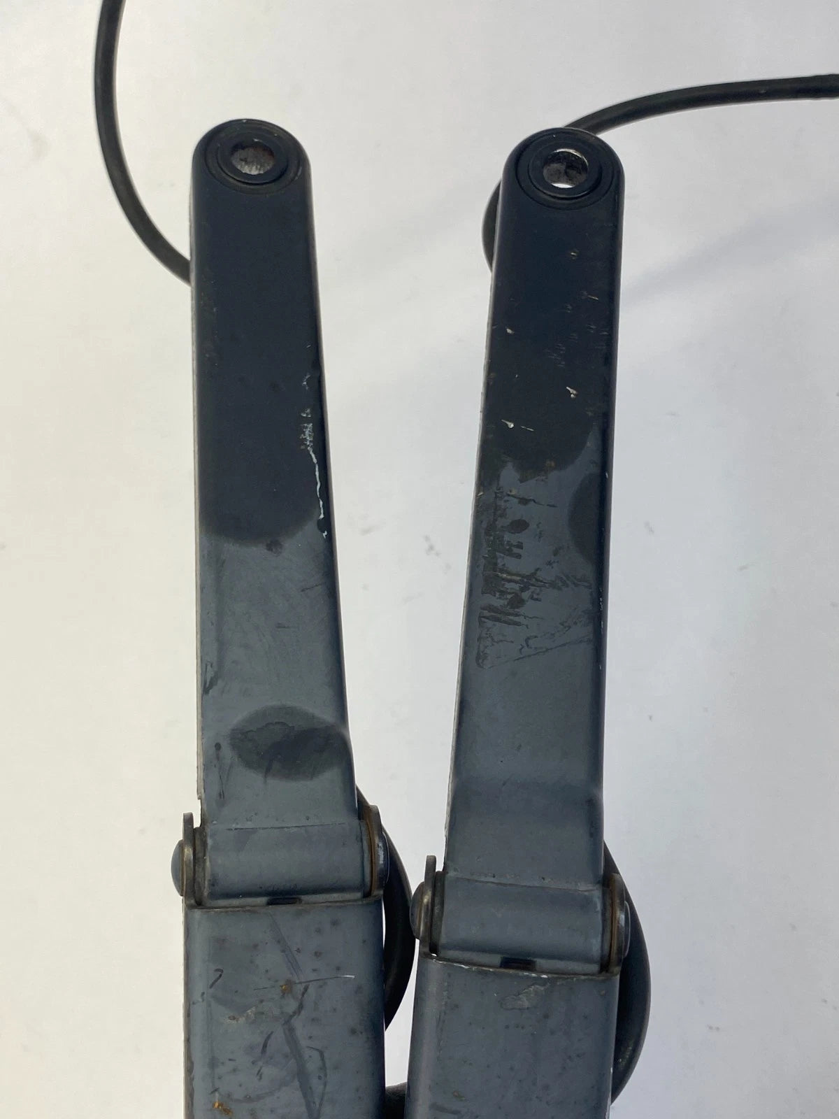 2003-2006 CHEVY TAHOE SILVERADO FRONT RIGHT & LEFT WINDSHIELD WIPER ARMS SET OEM