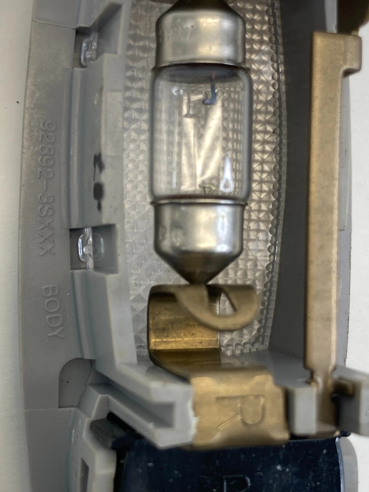 2007-2010 HYUNDAI ELANTRA FRONT RIGHT VANITY LIGHT LAMP SUNVISOR 92892-3S000 OEM